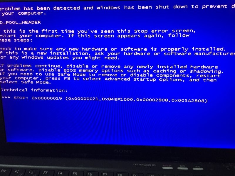 laptop bi man hinh xanh khi khoi dong 661661c6a9a6c